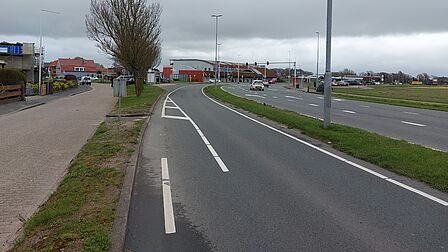 Kruispunt Egmonderstraatweg, Nieuwe Egmonderstraatweg, Heilooër Zeeweg en Tijdverdrijfslaan in Egmond aan den Hoef.